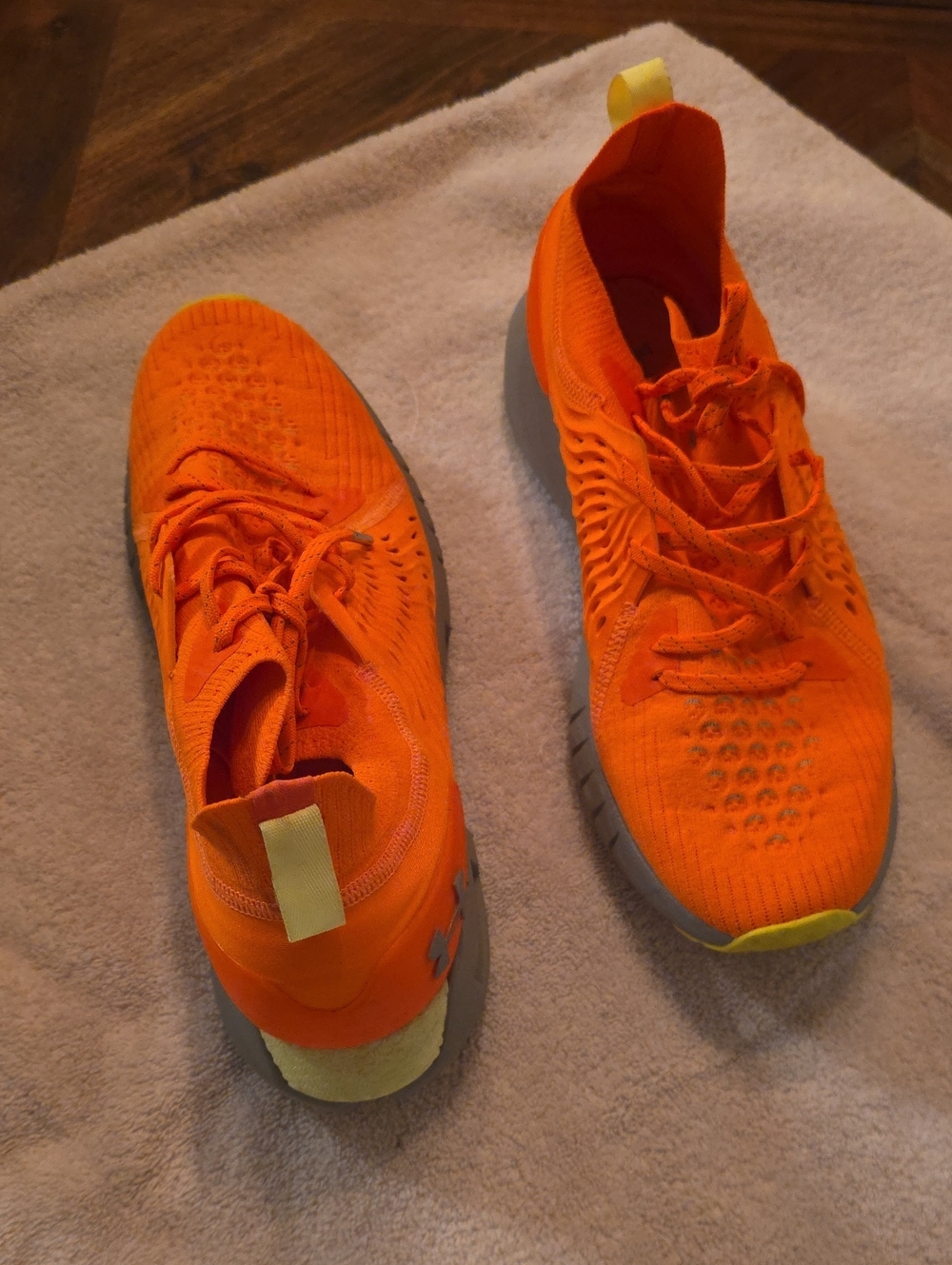Under Armour Men's Bright Orange Athletic Running Shoes